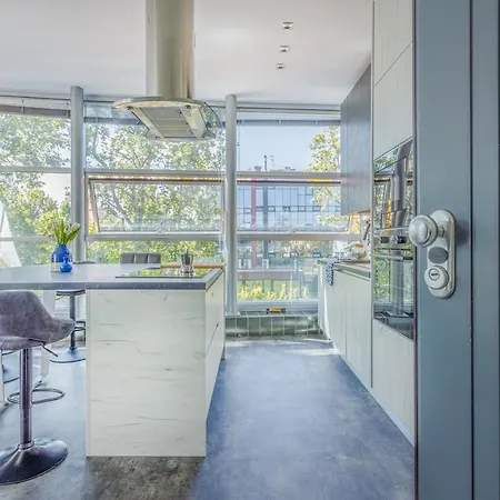 Apartman Comics & Cars - Themed Penthouse In Motor Valley