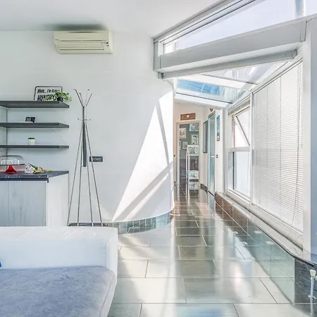 Comics & Cars - Themed Penthouse In Motor Valley Apartman
