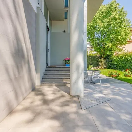 Comics & Cars - Themed Penthouse In Motor Valley