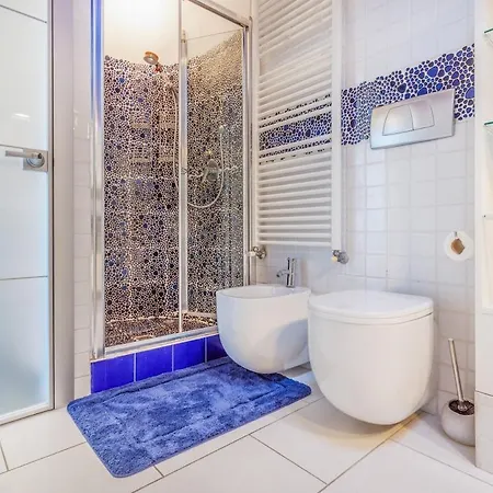 Comics & Cars - Themed Penthouse In Motor Valley Apartman