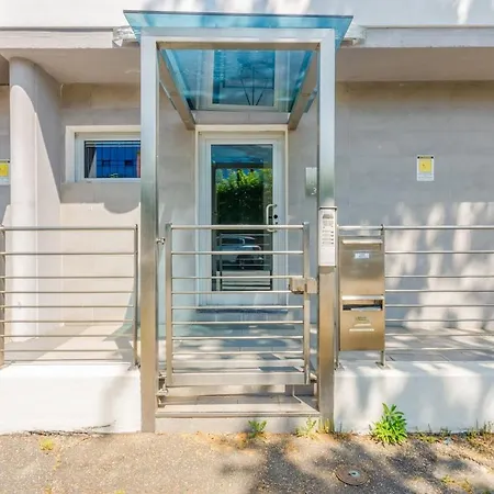 アパート Comics & Cars - Themed Penthouse In Motor Valley