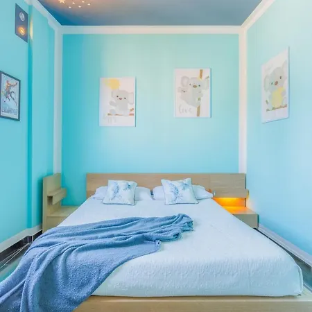 Comics & Cars - Themed Penthouse In Motor Valley Apartment *