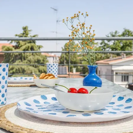 Comics & Cars - Themed Penthouse In Motor Valley Apartman *