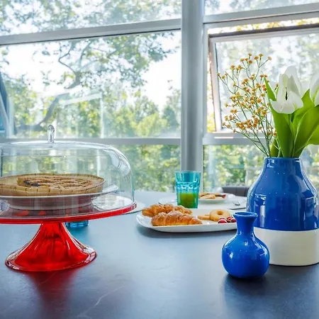 Comics & Cars - Themed Penthouse In Motor Valley *