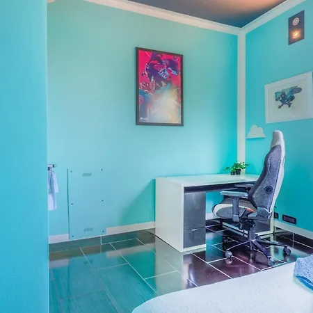 Comics & Cars - Themed Penthouse In Motor Valley Modena