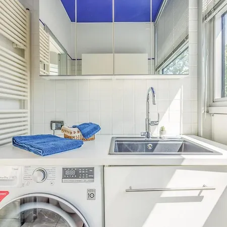 アパート Comics & Cars - Themed Penthouse In Motor Valley