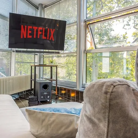 Apartman Comics & Cars - Themed Penthouse In Motor Valley *