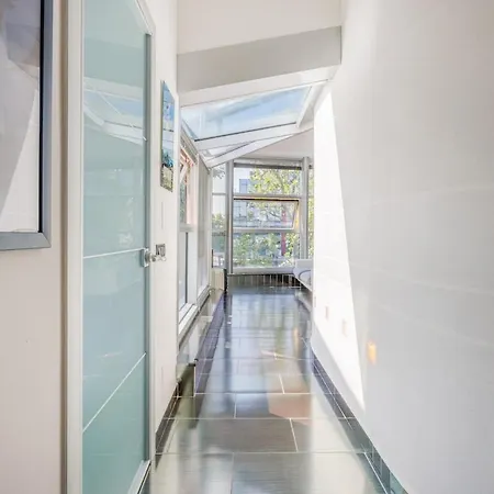 アパート Comics & Cars - Themed Penthouse In Motor Valley