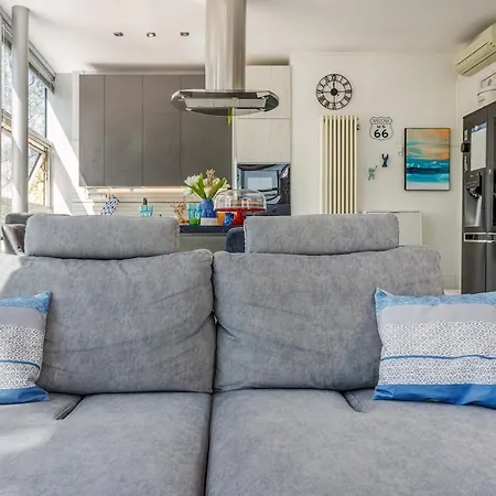 Comics & Cars - Themed Penthouse In Motor Valley