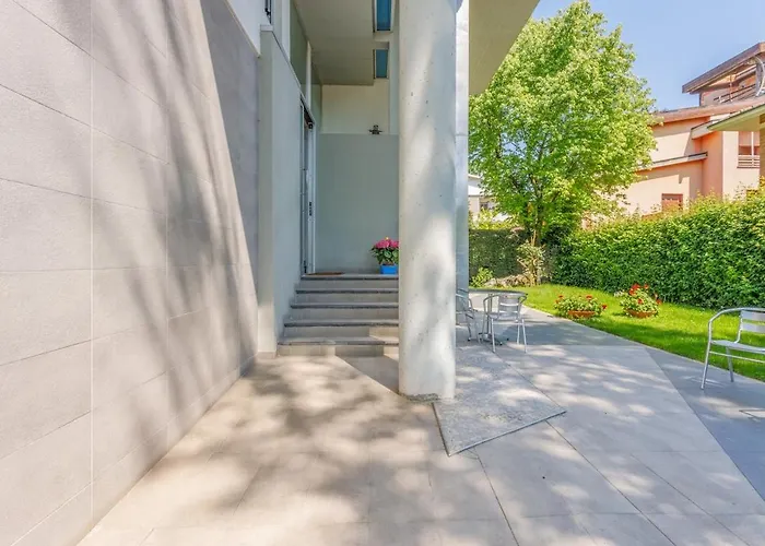 Comics & Cars - Themed Penthouse In Motor Valley