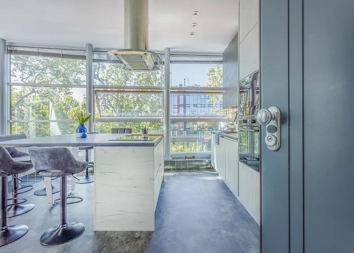 公寓 Comics & Cars - Themed Penthouse In Motor Valley