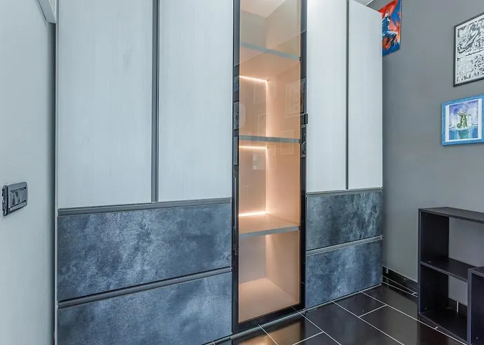 Comics & Cars - Themed Penthouse In Motor Valley 公寓