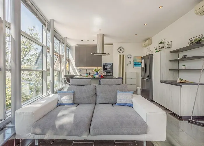 公寓 Comics & Cars - Themed Penthouse In Motor Valley *