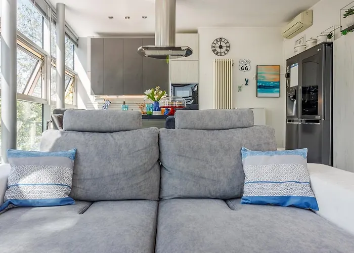 Comics & Cars - Themed Penthouse In Motor Valley