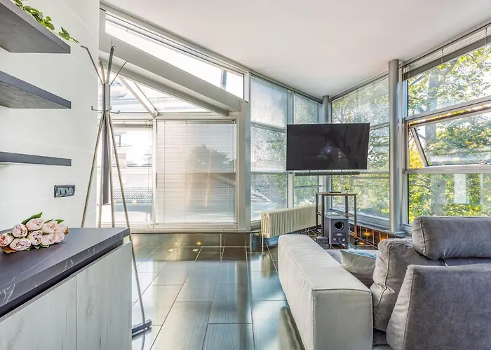 Comics & Cars - Themed Penthouse In Motor Valley 公寓